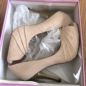 Women’s Paprika Peep-toe Pumps— Never worn